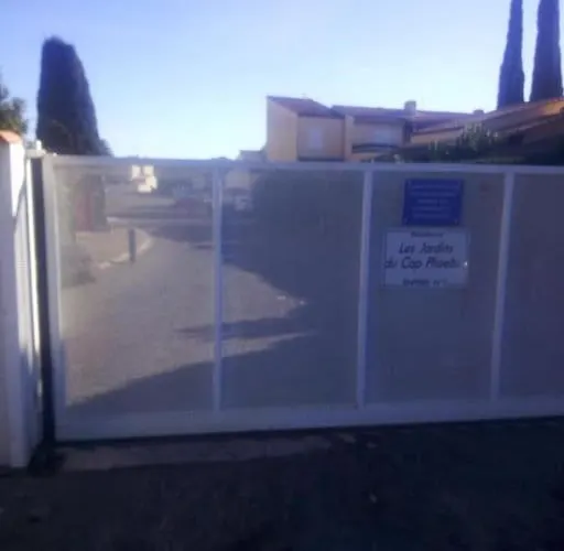 Holiday home Loc Cap Phoebus, Atypique, Au Calme Dans La Pinede Agde