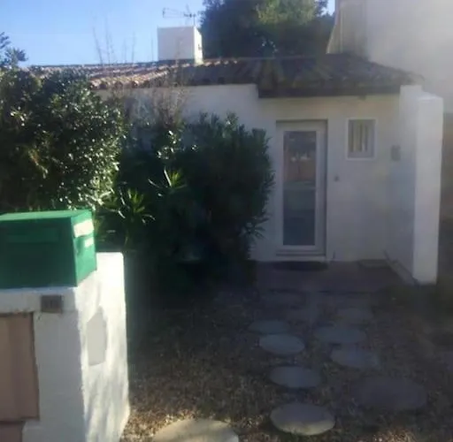 Loc Cap Phoebus, Atypique, Au Calme Dans La Pinede Holiday home *