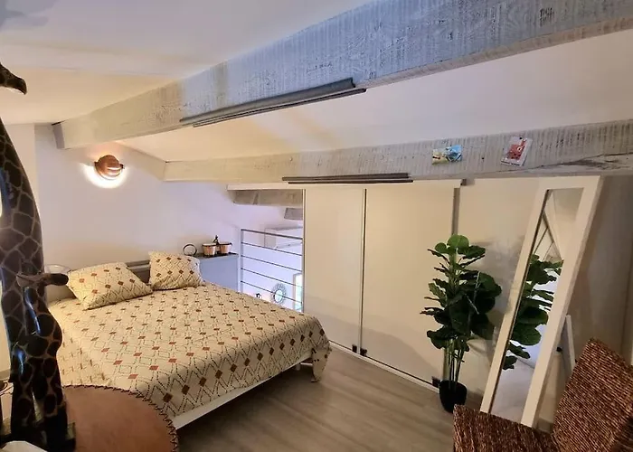 Holiday home Loc Cap Phoebus, Atypique, Au Calme Dans La Pinede Agde